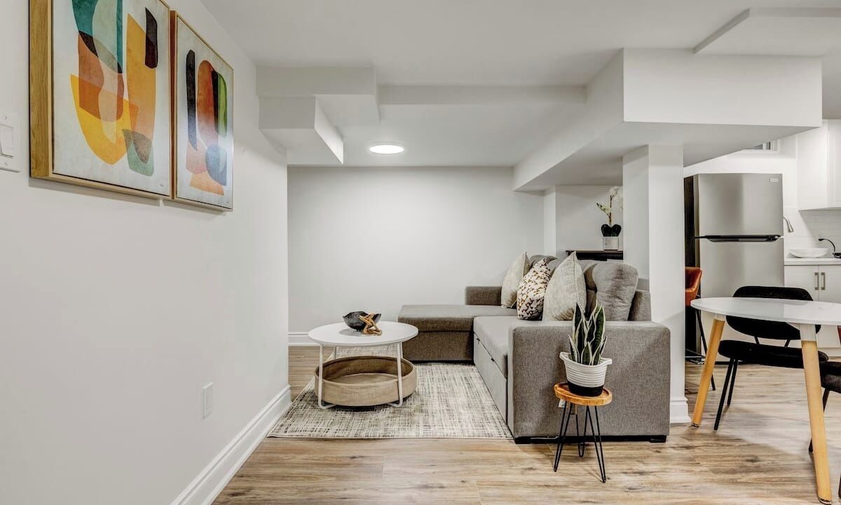 Photo of Livingroom in Central Erin Mills