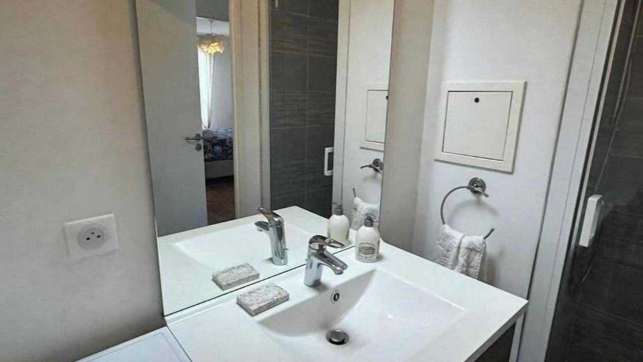 Photo of Bathroom in Drancy Centre