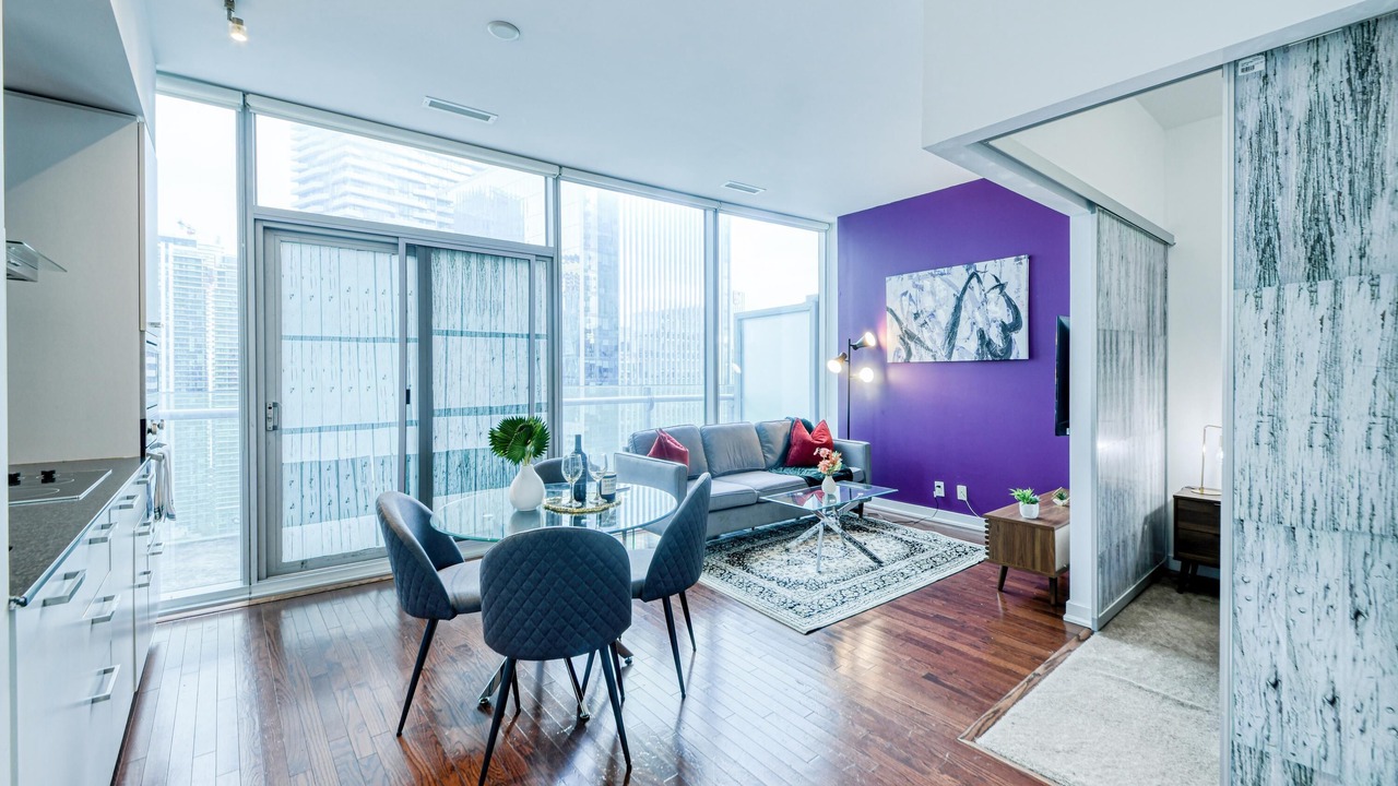 Photo of Livingroom in Toronto Entertainment District