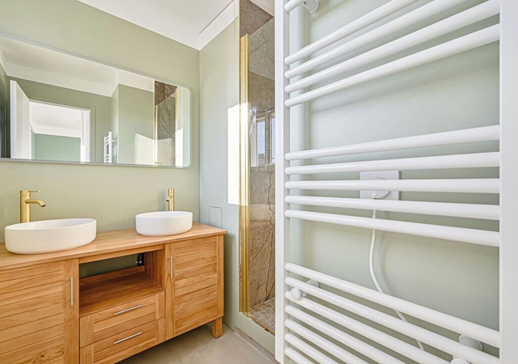 Photo of Bathroom in Sevres