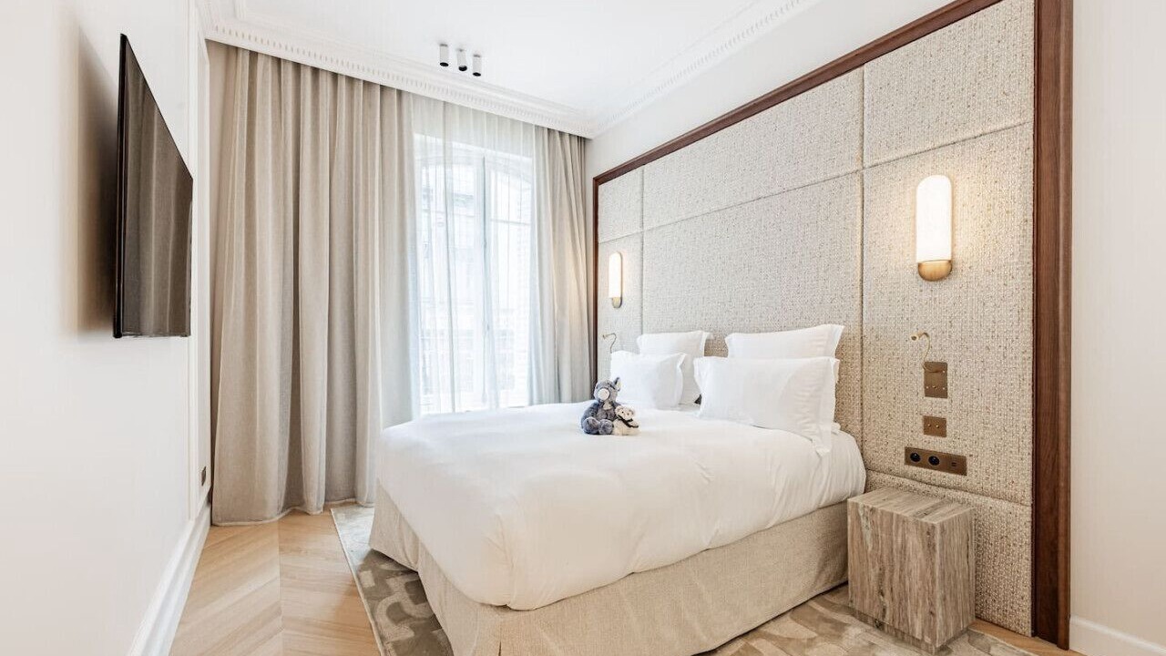 Photo of Bedroom in 8th Arrondissement