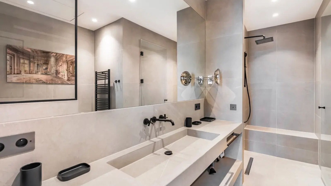 Photo of Bathroom in Notre-Dame-des-Champs