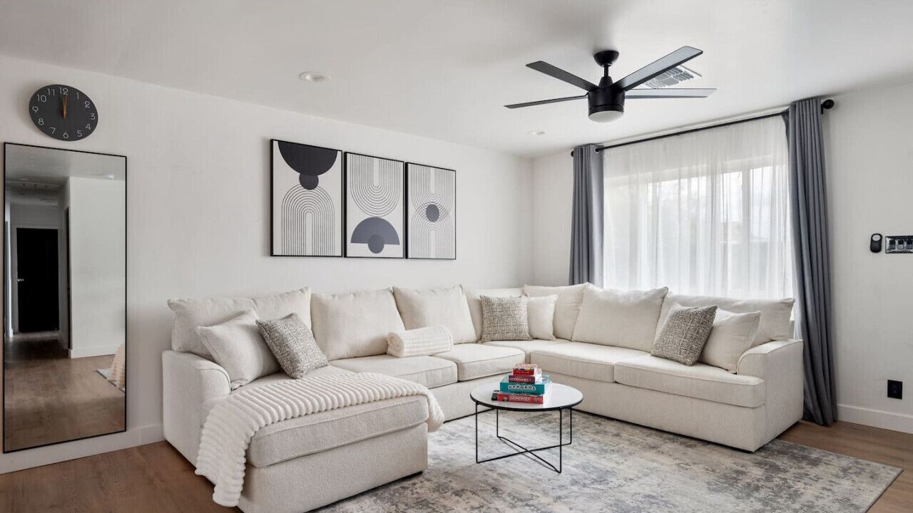 Photo of Livingroom in New Papago Parkway