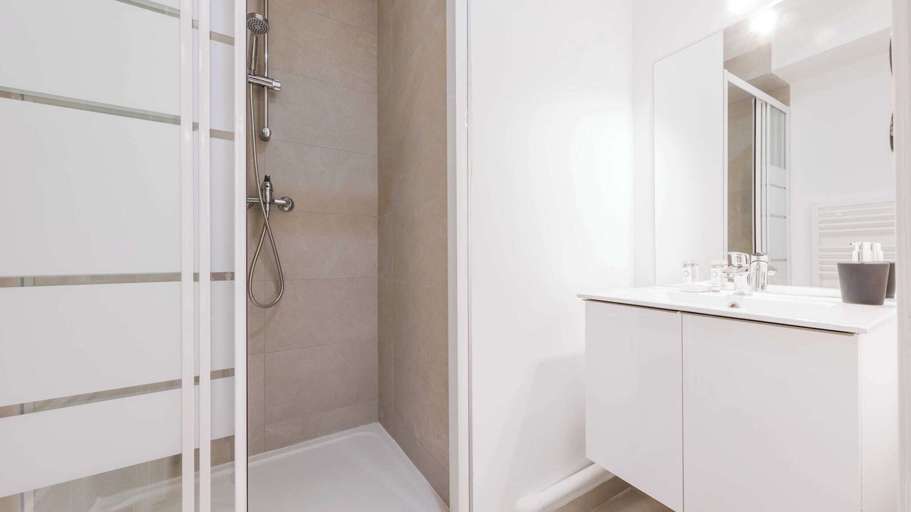 Photo of Bathroom in Puteaux