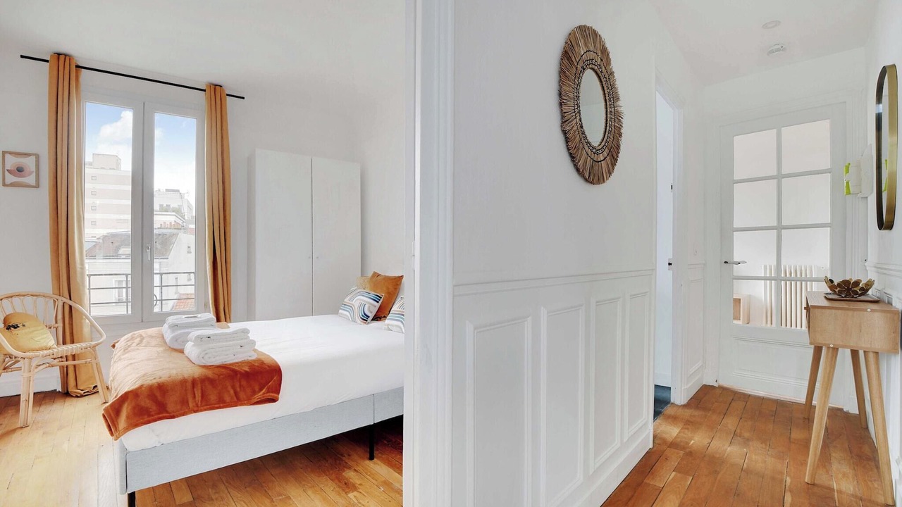 Photo of Bedroom in Suresnes