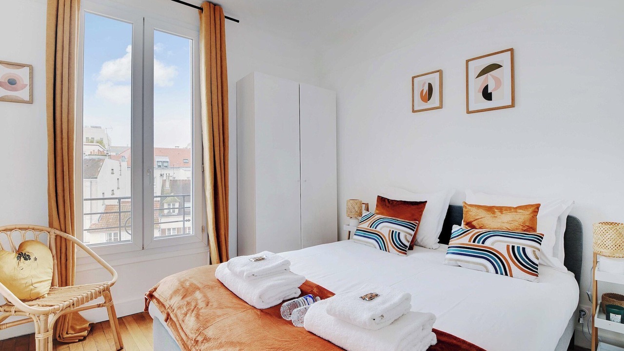 Photo of Bedroom in Suresnes