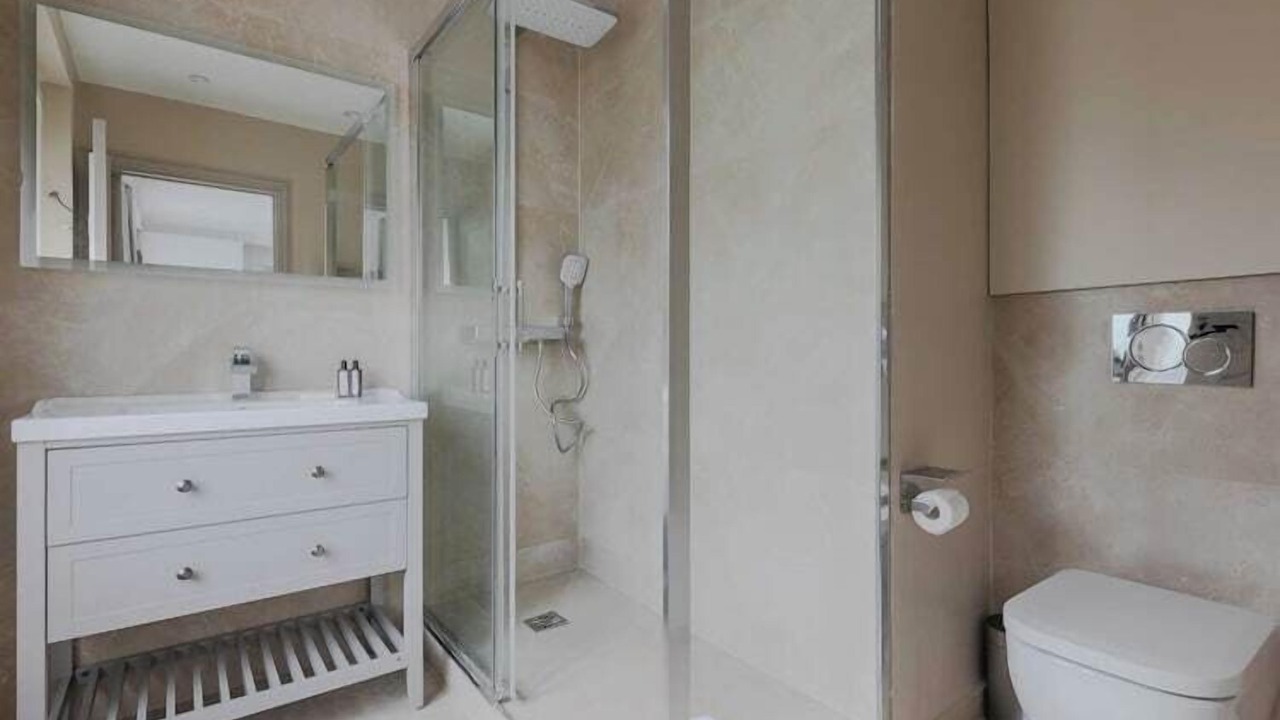 Photo of Bathroom in Quartier de la Plaine-de-Monceaux
