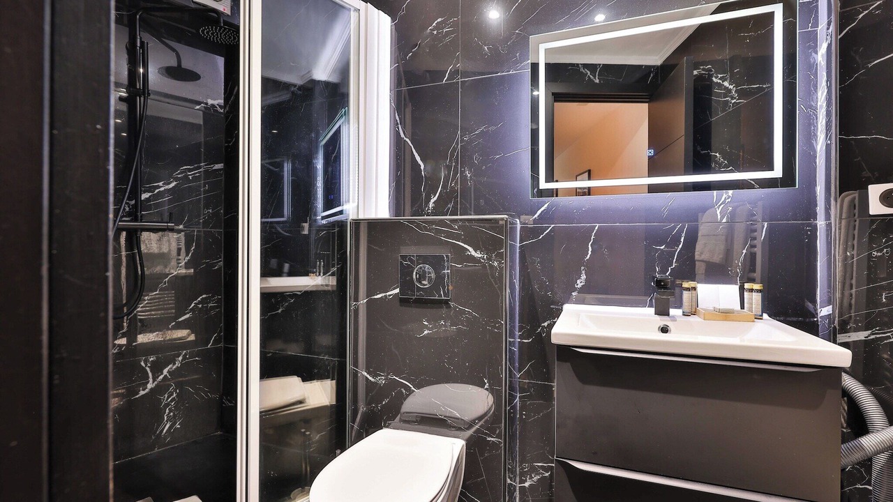 Photo of Bathroom in Val-de-Grace