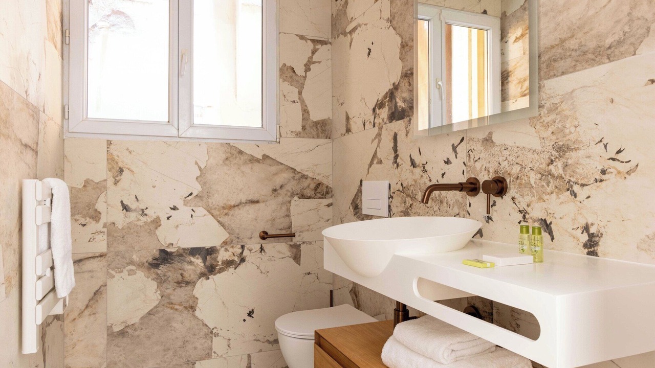 Photo of Bathroom in Quartier des Grandes-Carrieres