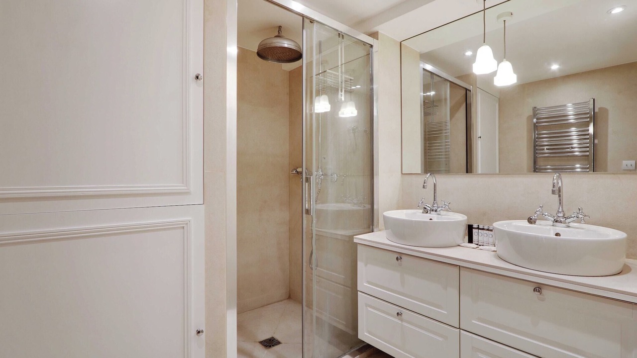 Photo of Bathroom in Val-de-Grace