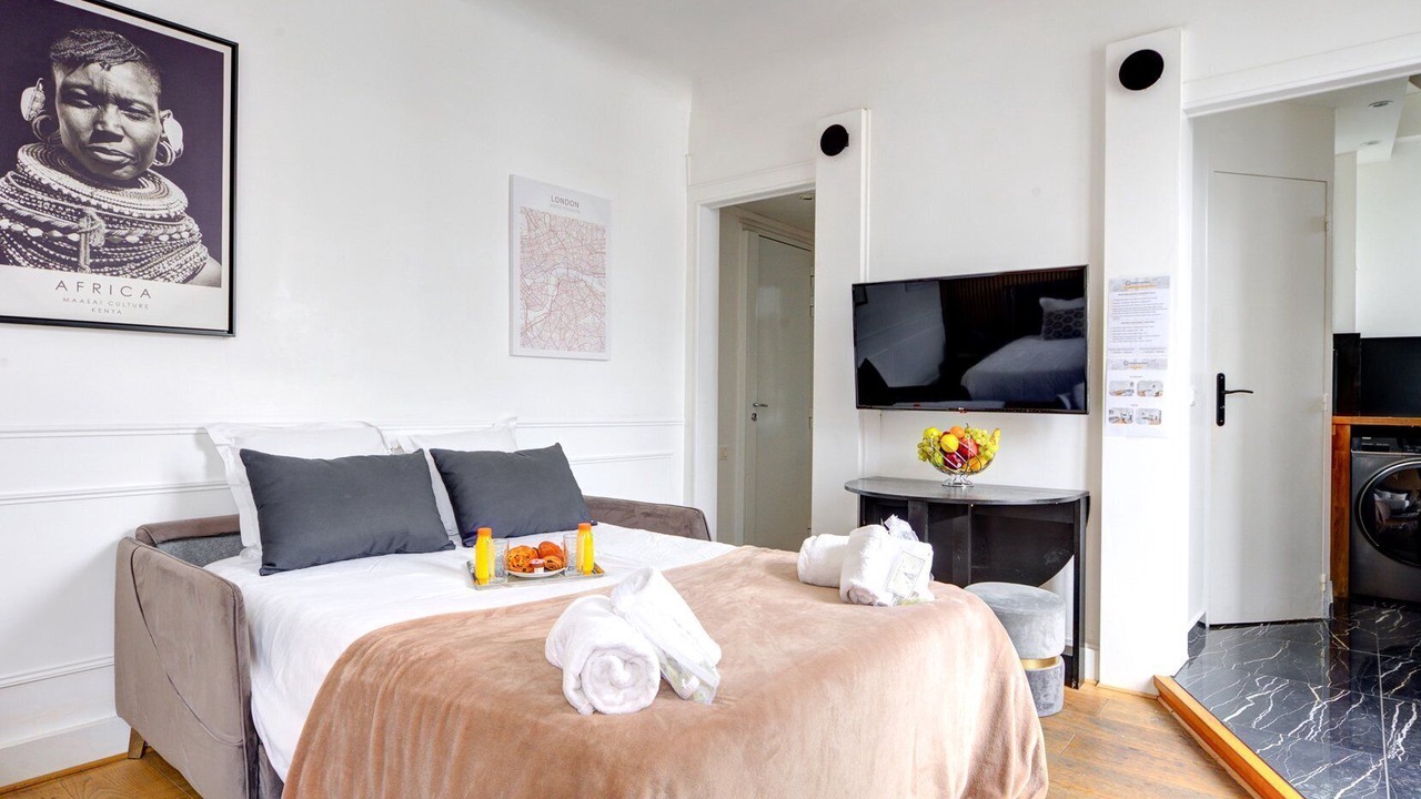 Photo of Bedroom in 8th Arrondissement