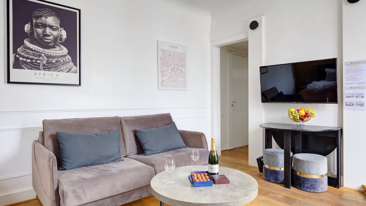 Photo of Livingroom in 8th Arrondissement