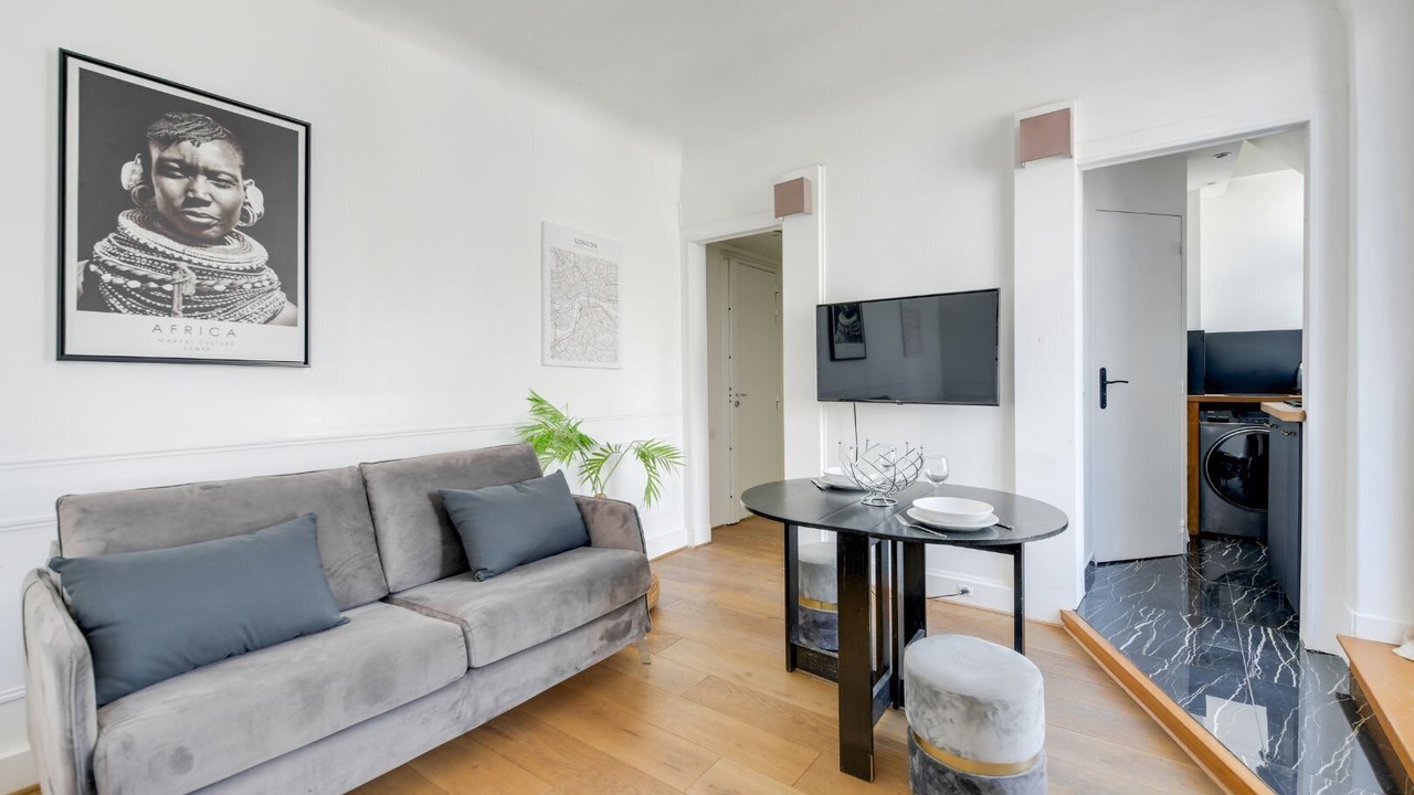 Photo of Livingroom in 8th Arrondissement
