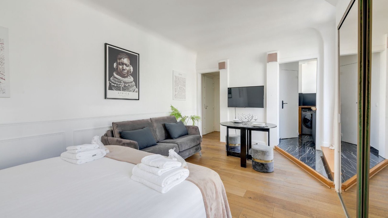 Photo of Bedroom in 8th Arrondissement
