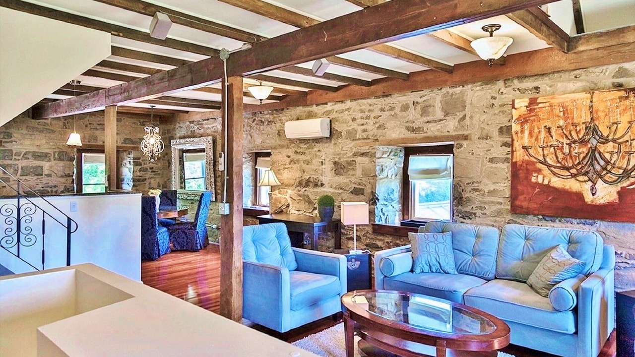 Photo of Livingroom in Kingston