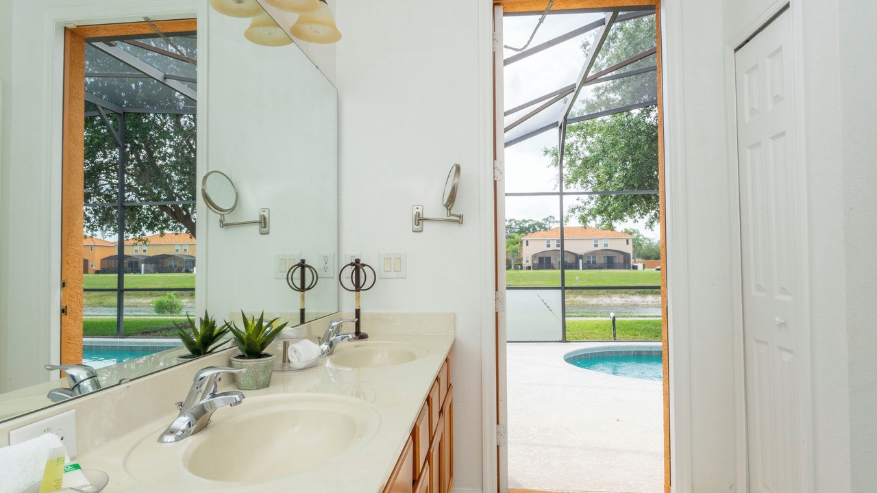 Photo of Bathroom in Seasons