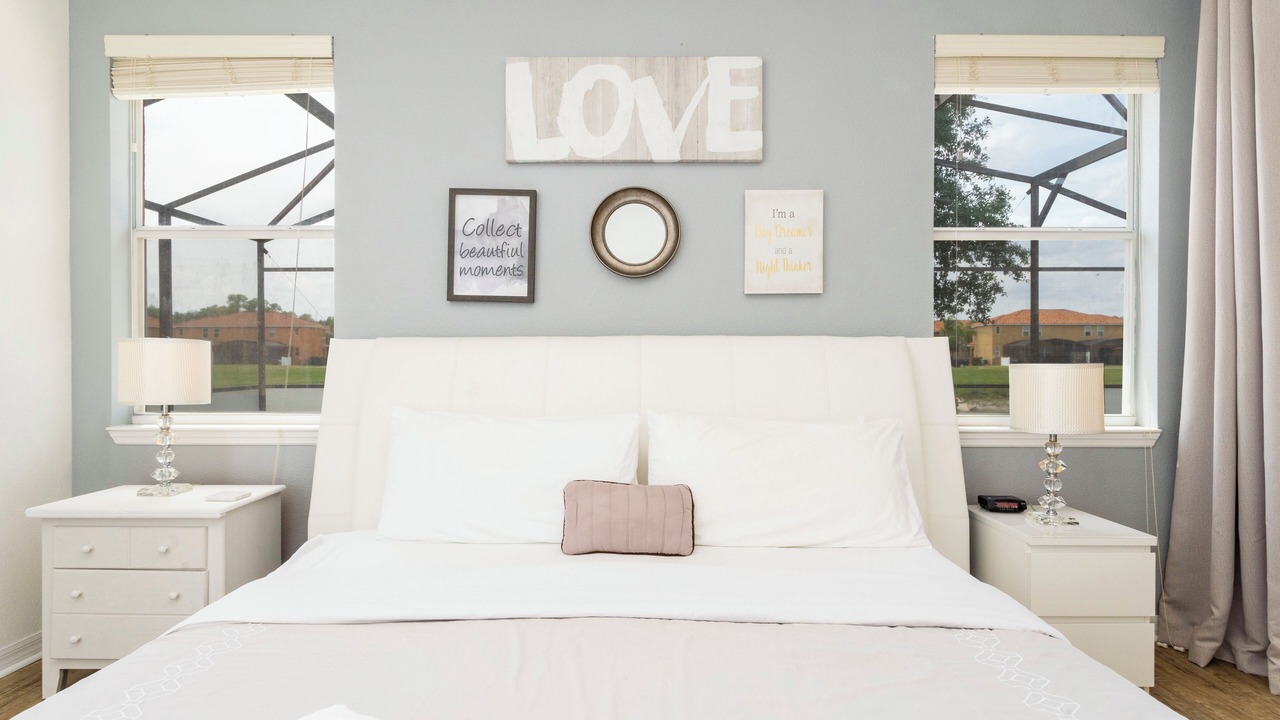 Photo of Bedroom in Seasons