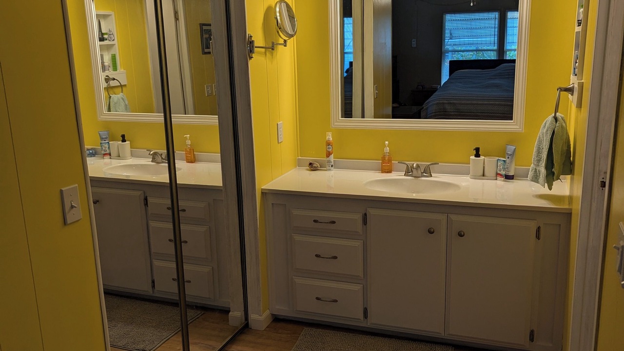 Photo of Bathroom in Hollywood Estates Of Canova Park
