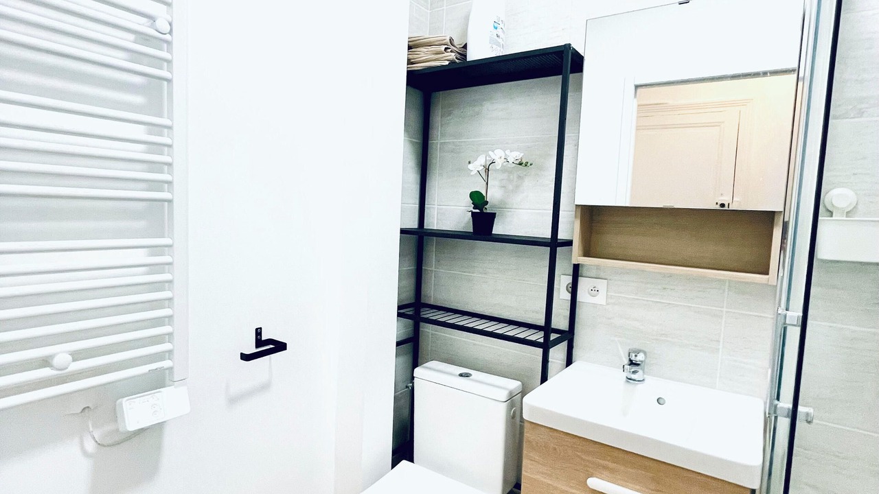 Photo of Bathroom in Saint-Ouen
