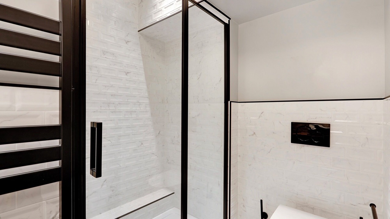 Photo of Bathroom in Combat
