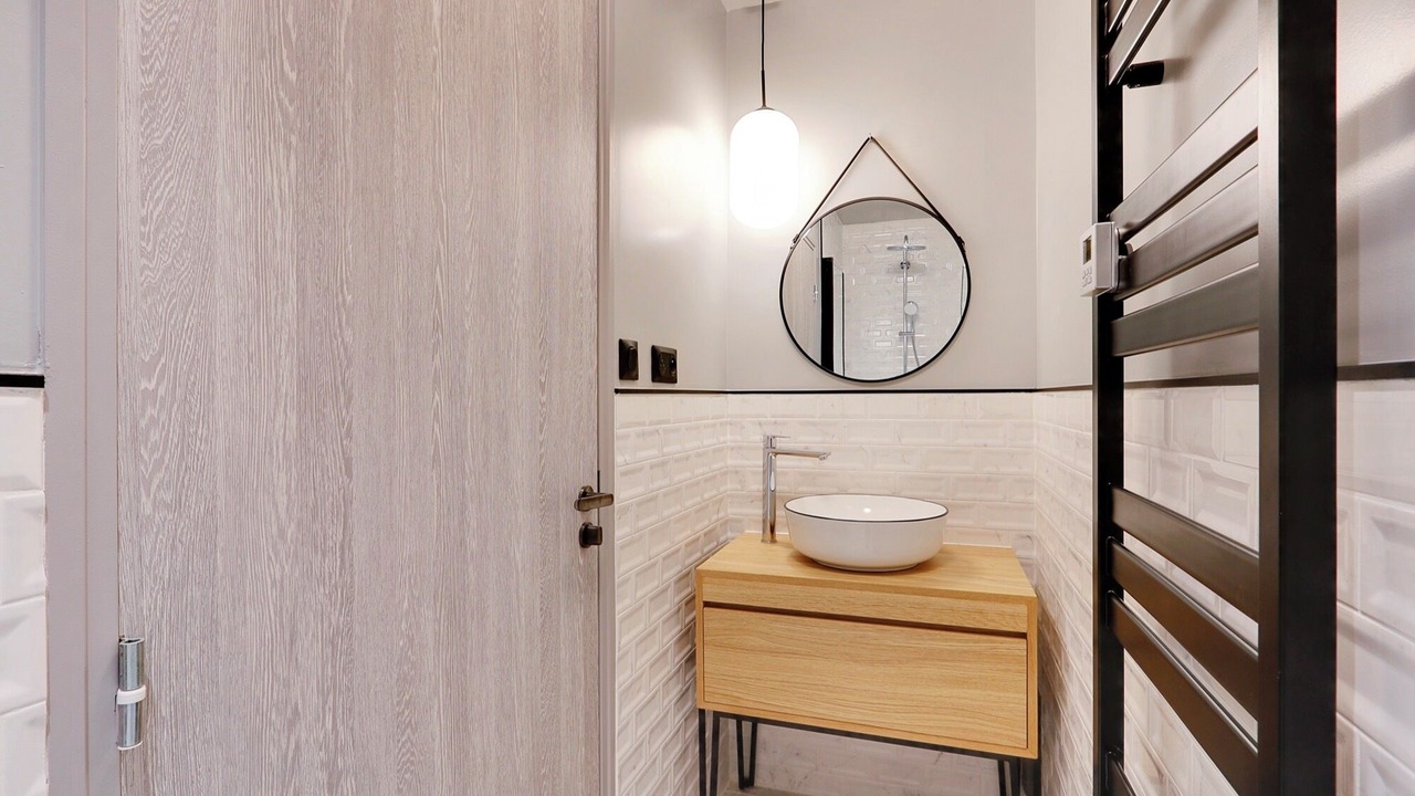 Photo of Bathroom in Combat