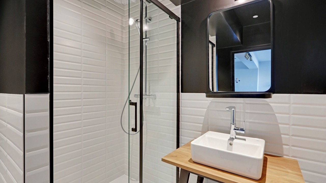 Photo of Bathroom in Combat