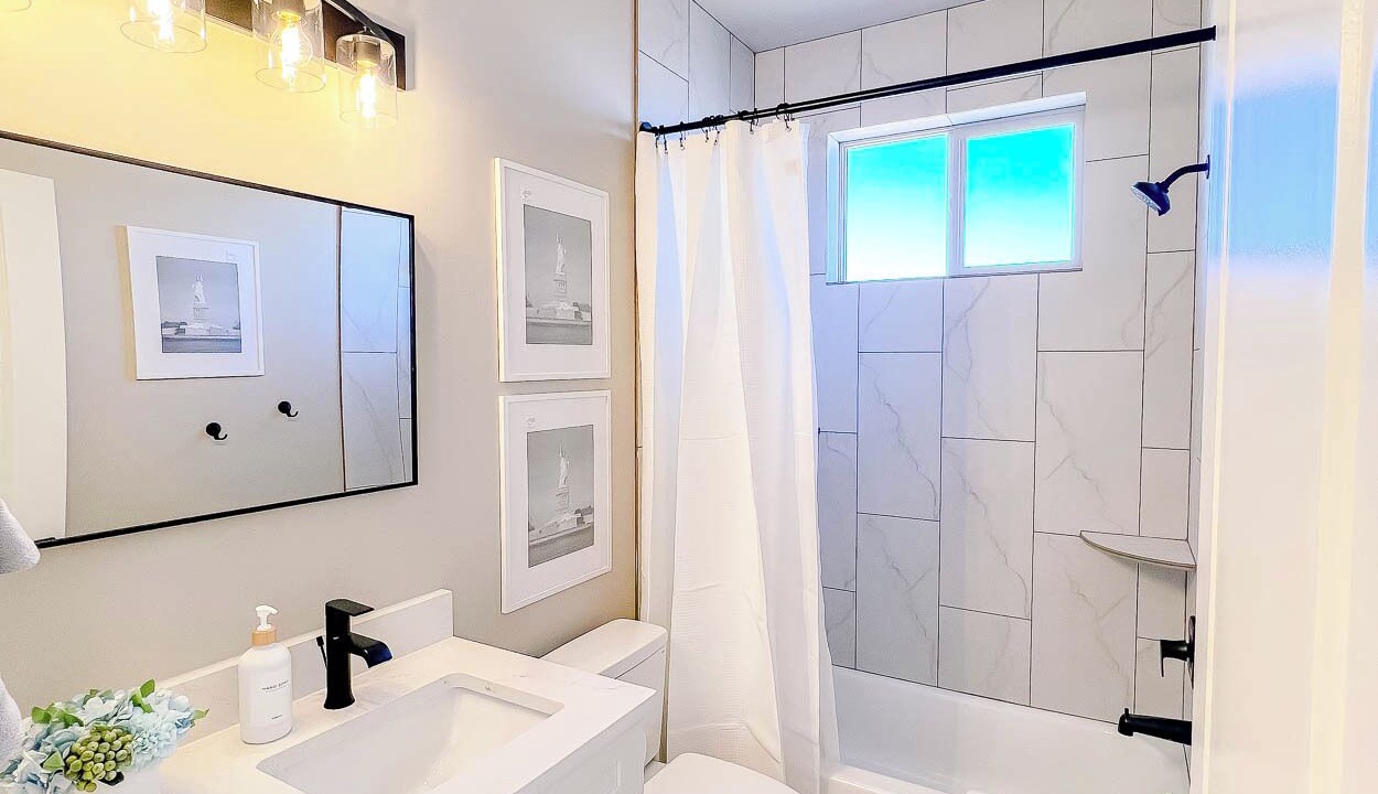 Photo of Bathroom in Page