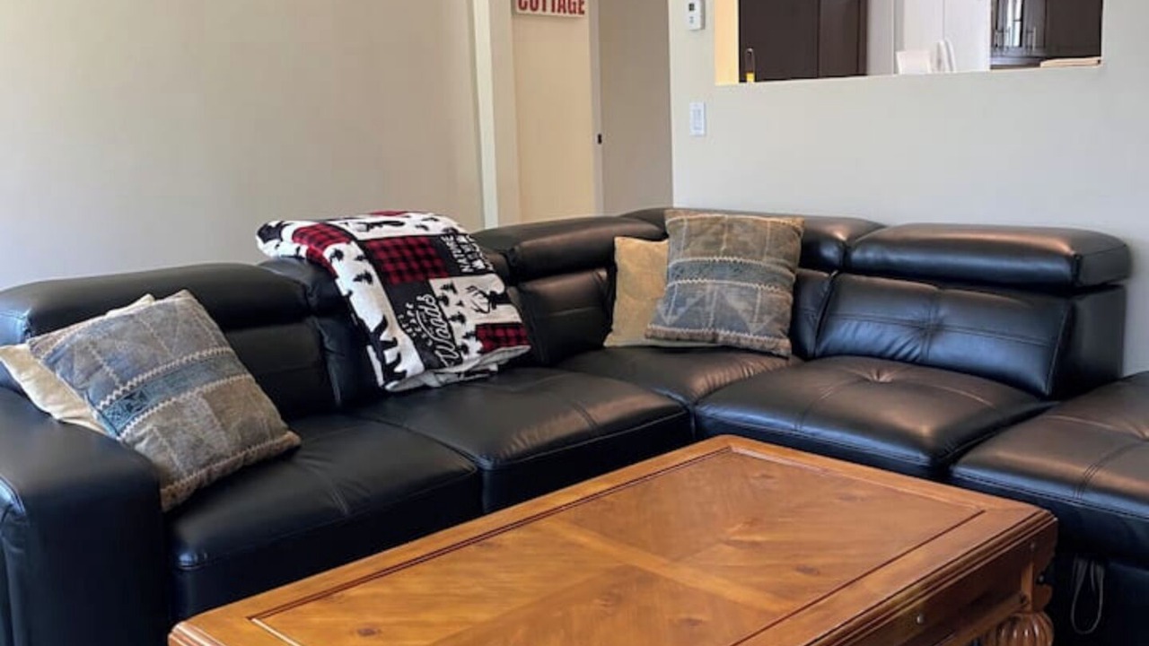 Photo of Livingroom in Port McNicoll