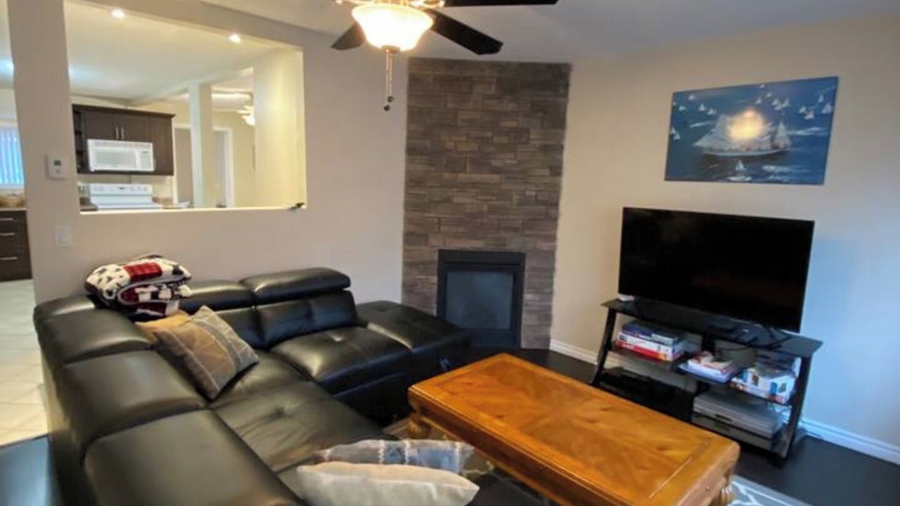 Photo of Livingroom in Port McNicoll