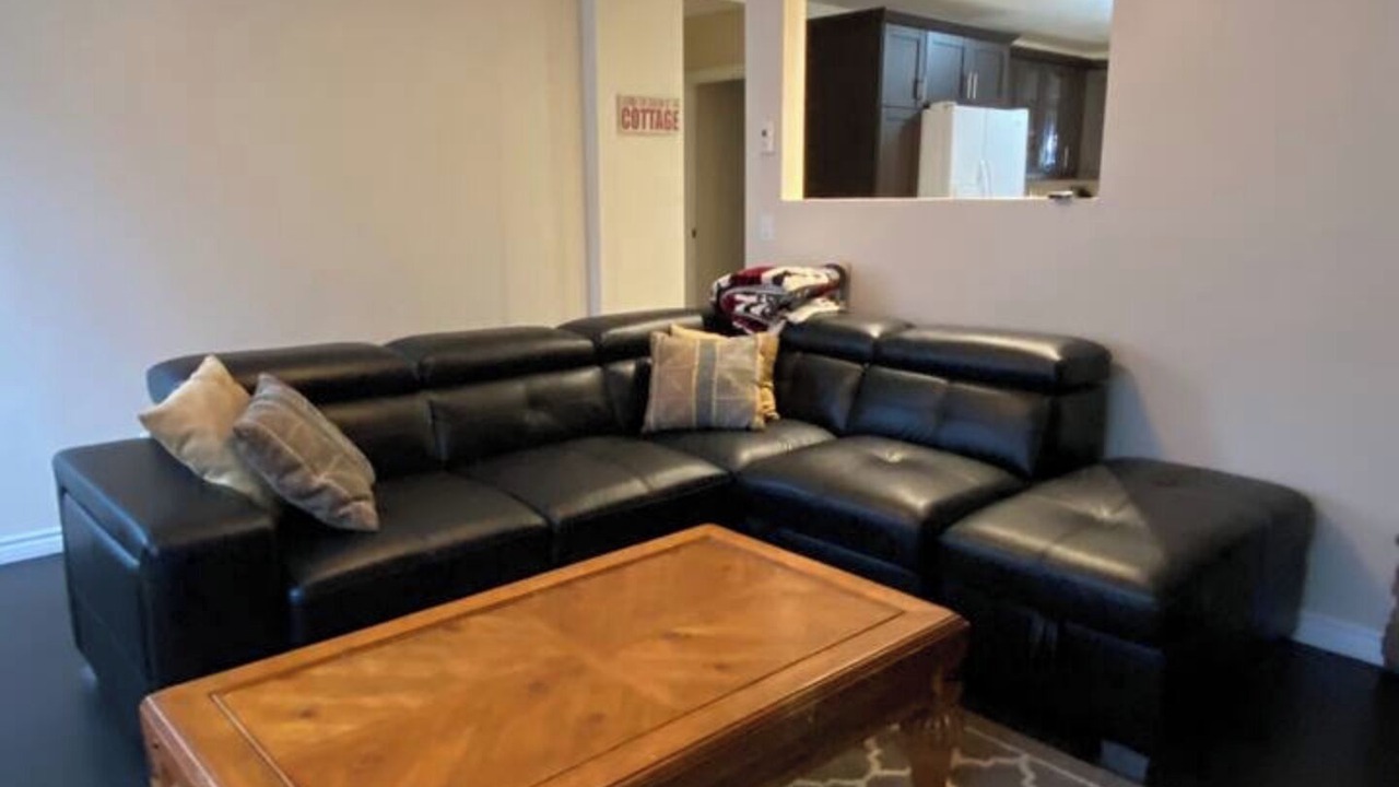 Photo of Livingroom in Port McNicoll