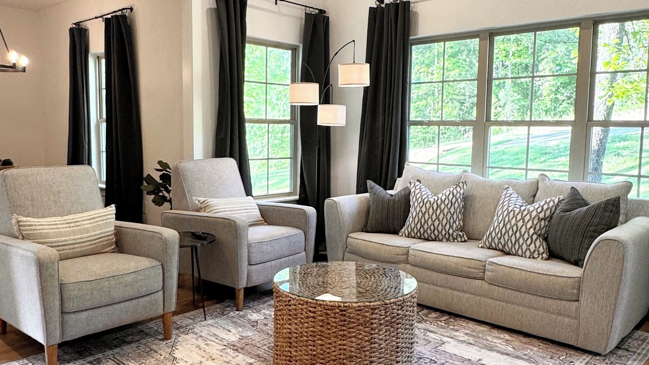 Photo of Livingroom in Tallassee