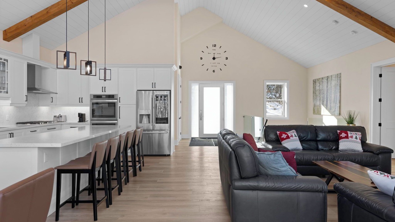 Photo of Livingroom in Lake of Bays