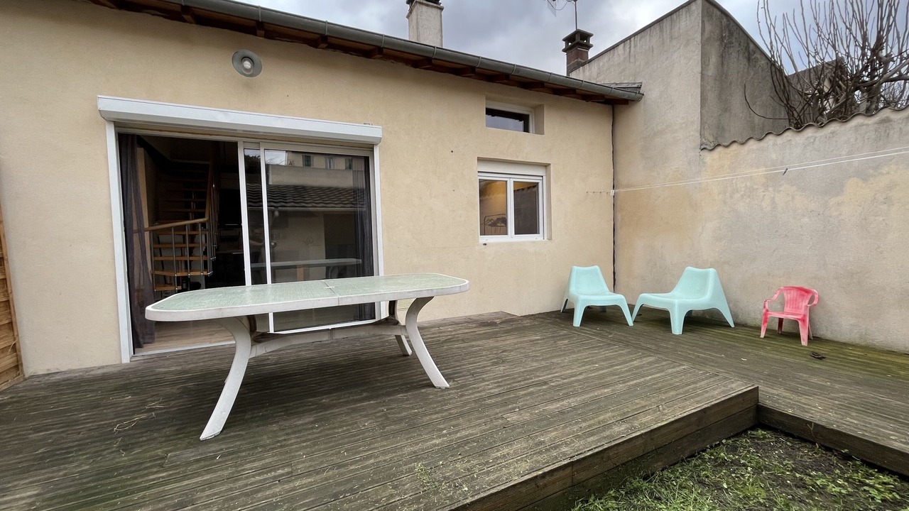 Photo of Outdoor in Stains