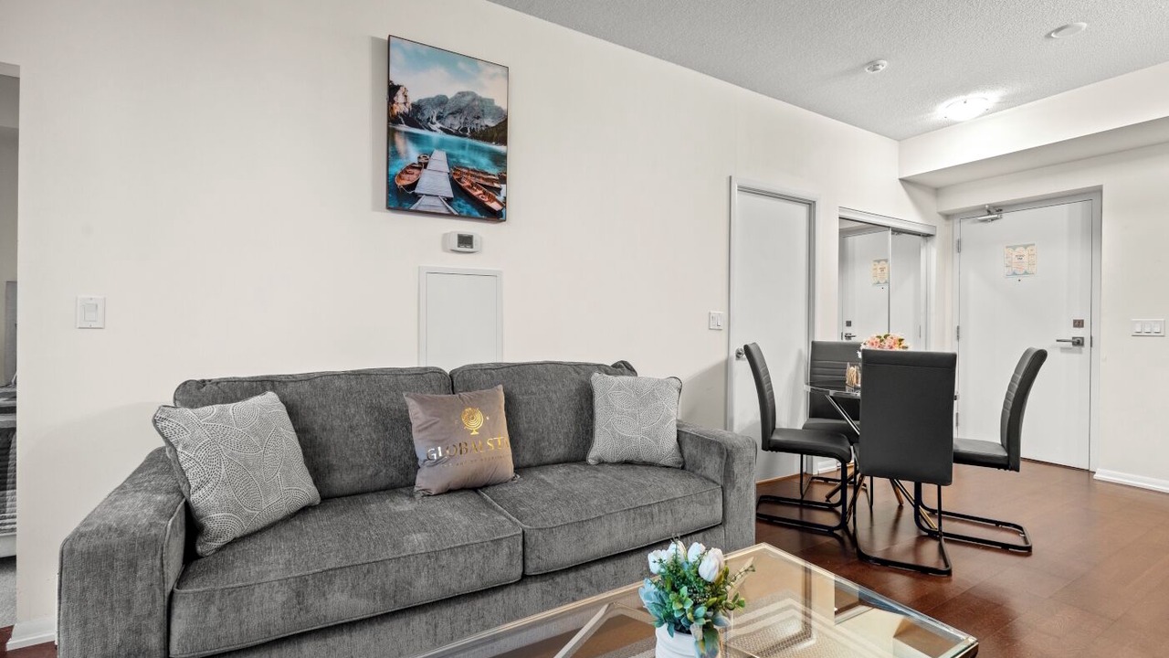Photo of Livingroom in Bay Cloverhill