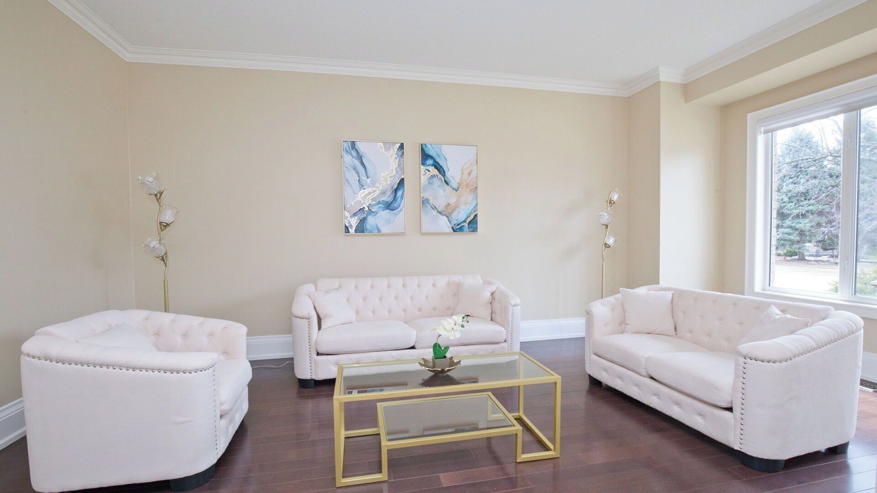 Photo of Livingroom in Streetsville