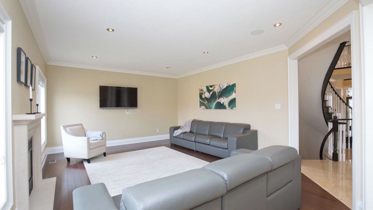 Photo of Livingroom in Streetsville