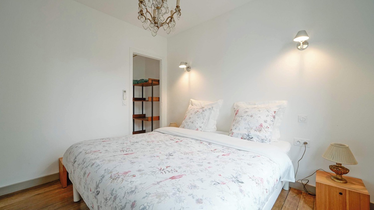 Photo of Bedroom in Les Puces de Saint-Ouen