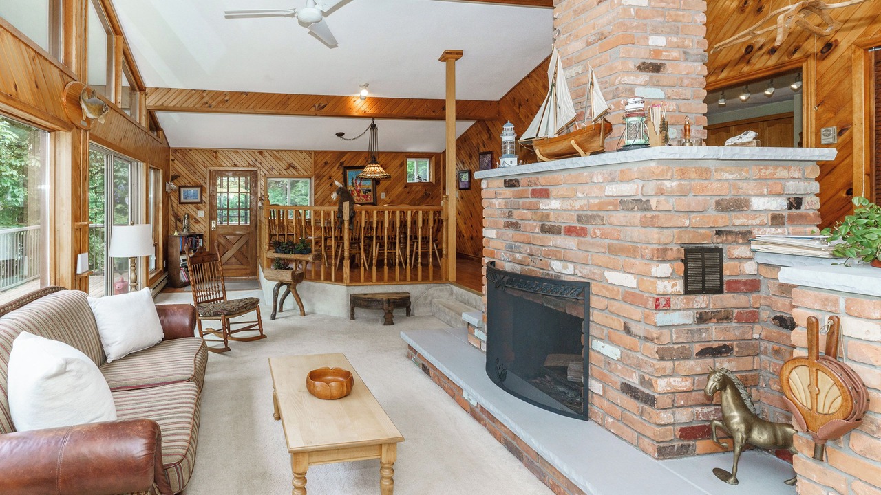 Photo of Livingroom in Foley