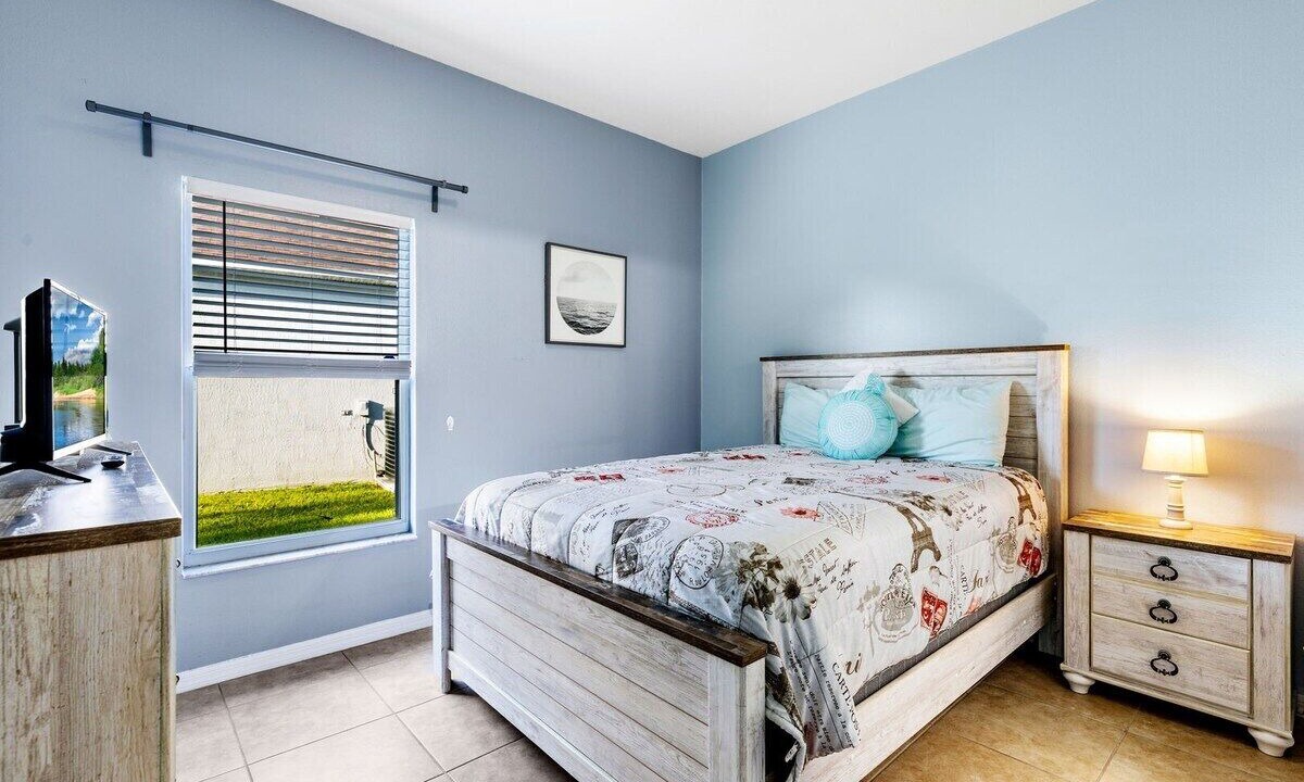Photo of Bedroom in Crescent Lakes