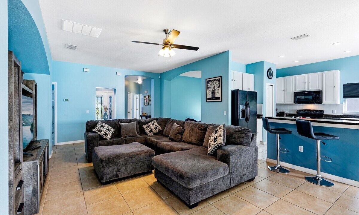 Photo of Livingroom in Crescent Lakes