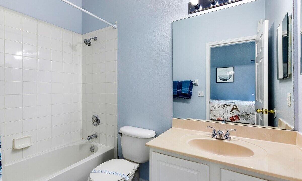 Photo of Bathroom in Crescent Lakes