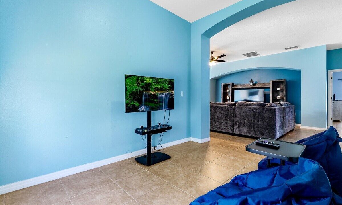 Photo of Livingroom in Crescent Lakes