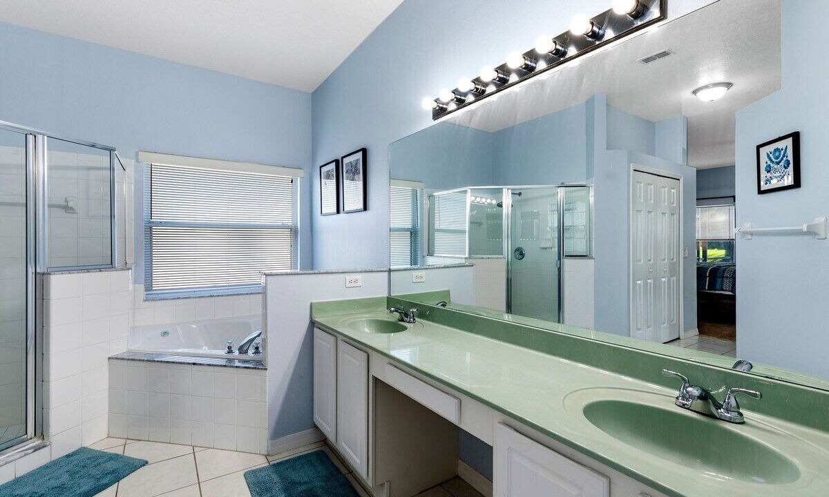 Photo of Bathroom in Crescent Lakes