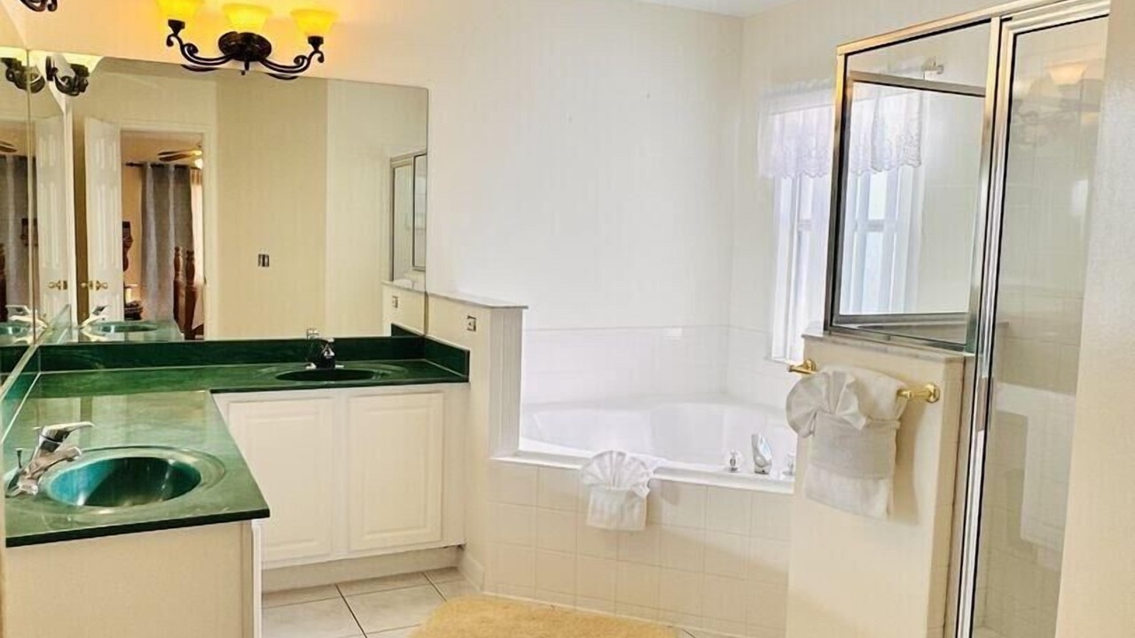 Photo of Bathroom in Crescent Lakes