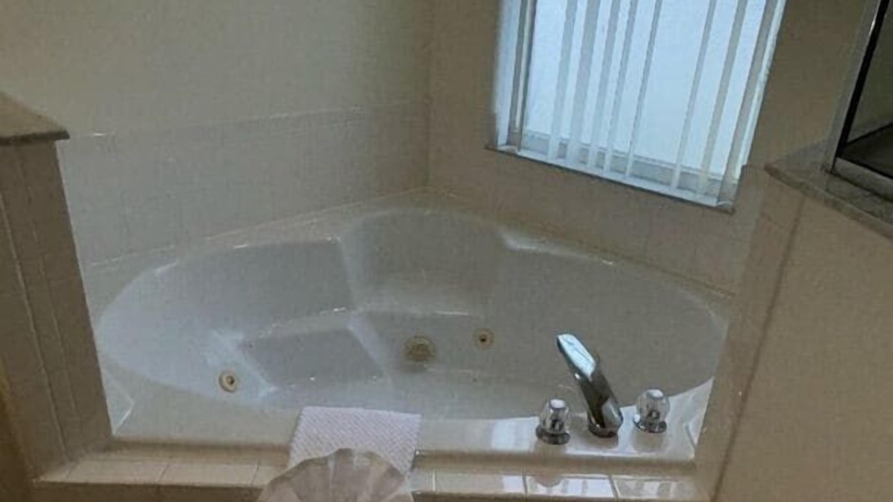 Photo of Bathroom in Crescent Lakes