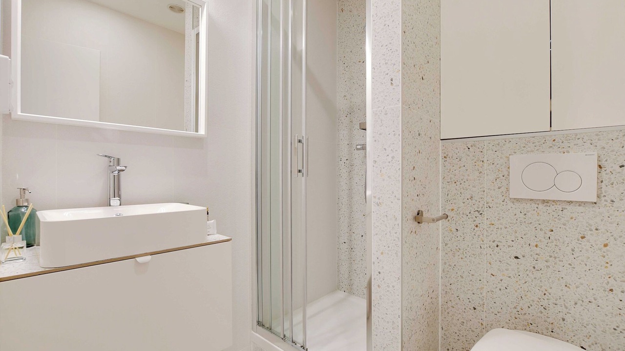 Photo of Bathroom in Centre