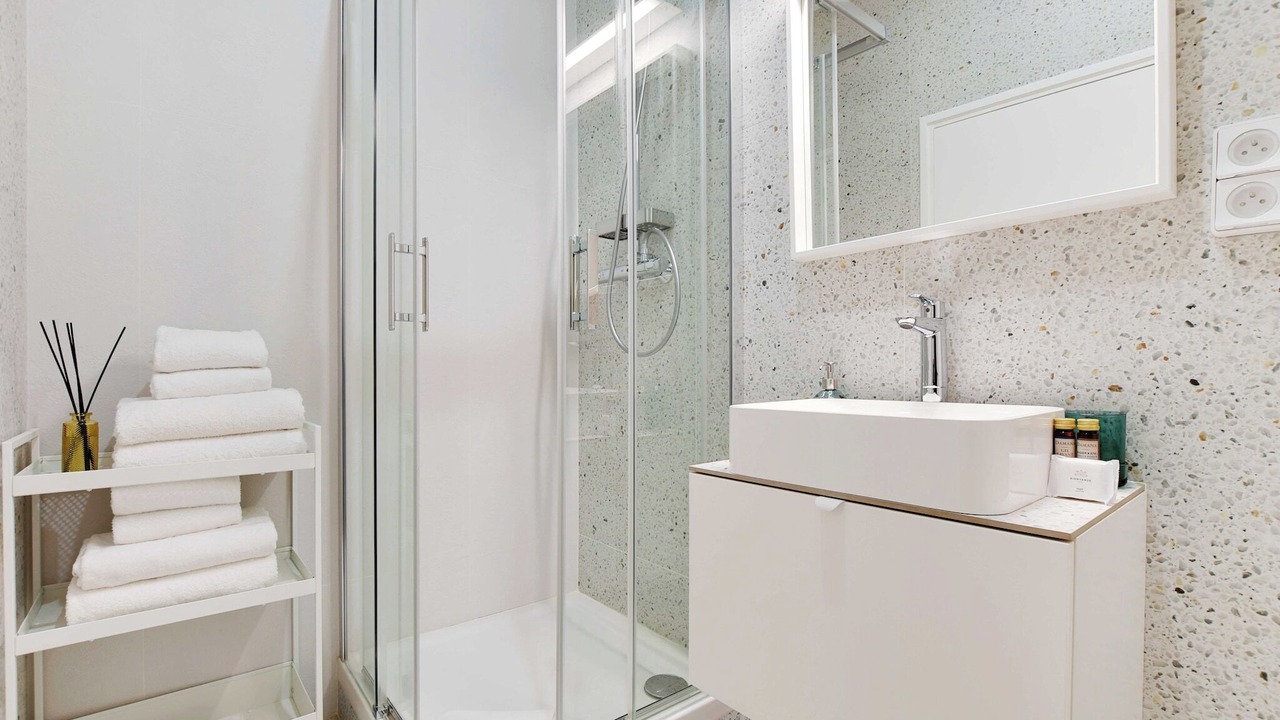 Photo of Bathroom in Centre