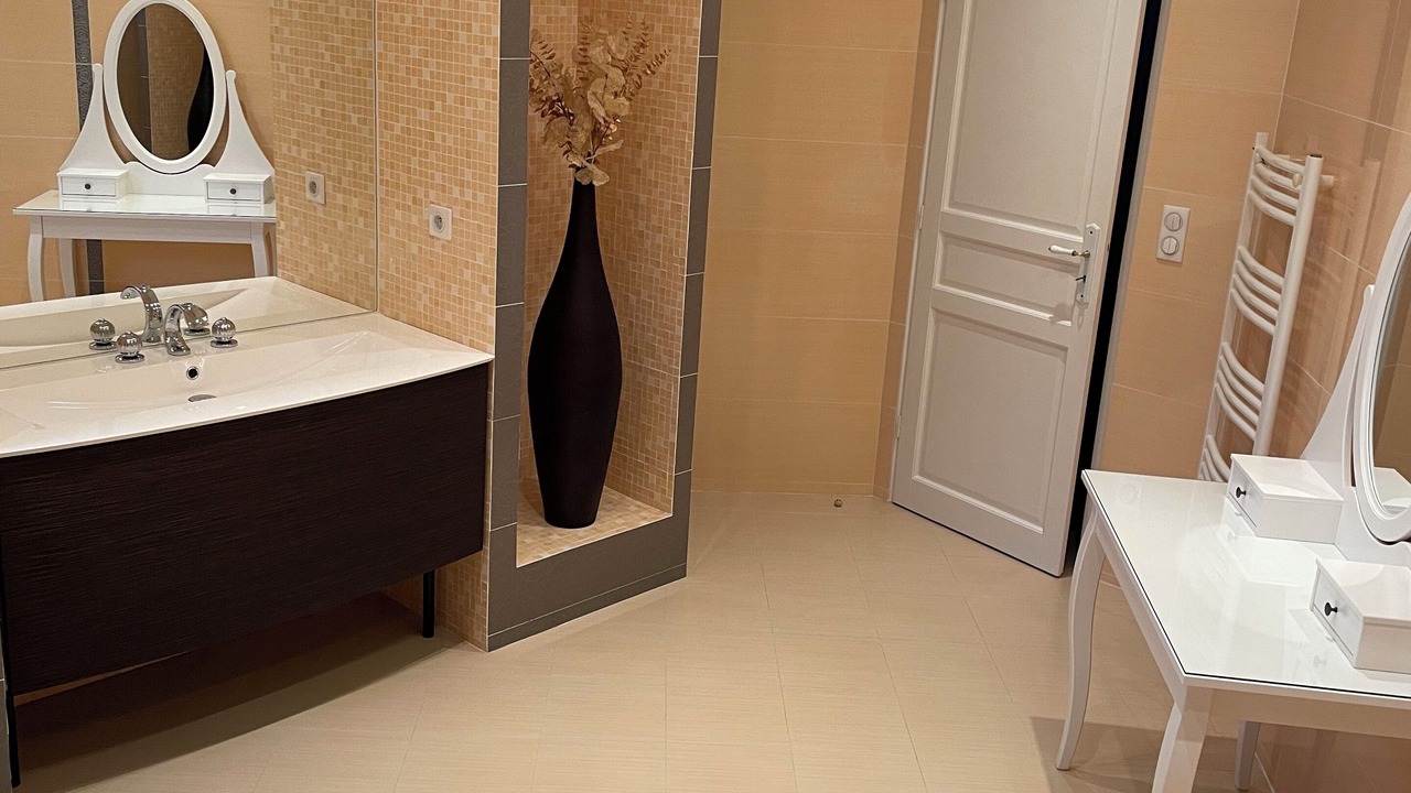 Photo of Bathroom in Villeneuve-le-Comte