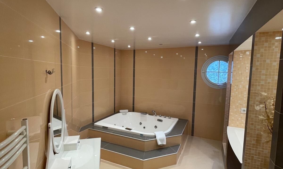 Photo of Bathroom in Villeneuve-le-Comte