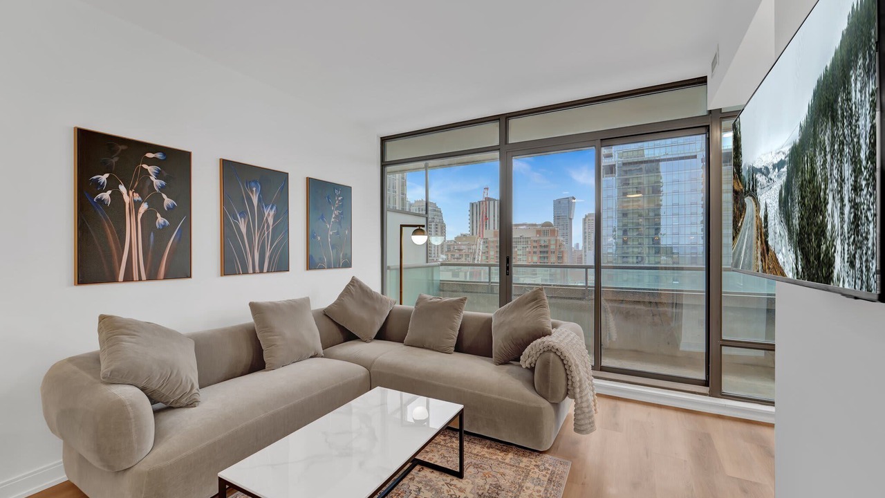 Photo of Livingroom in Bloor-Yorkville